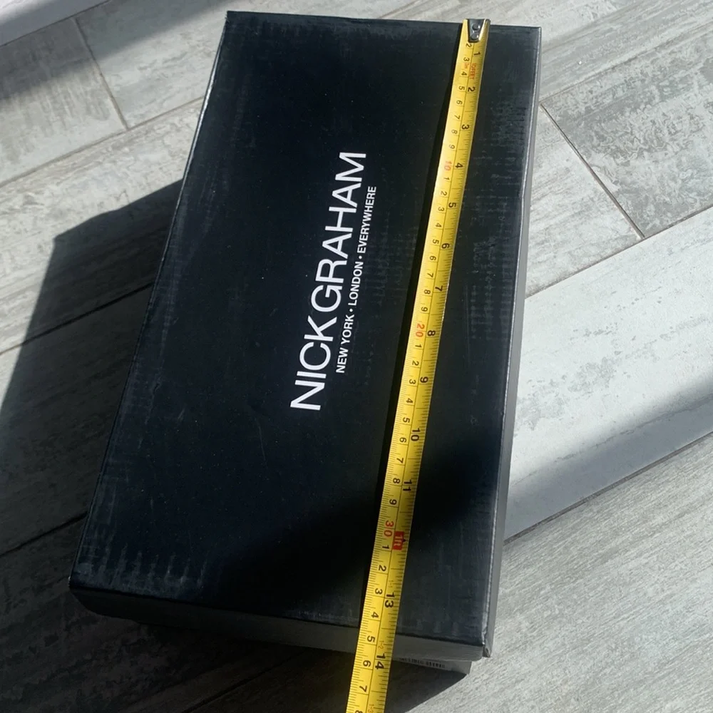 NICK GRAHAM NEW YORK • LONDON • EVERYWHERE Shoe box
